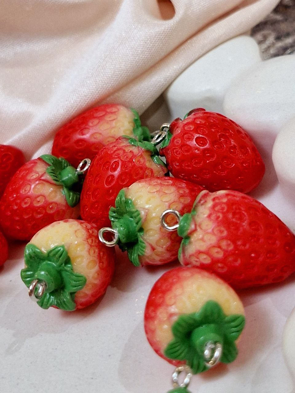 توت فرنگی خمیری